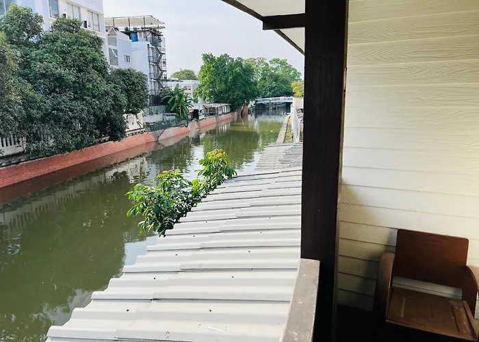 146 Canal Hostal Bangkok